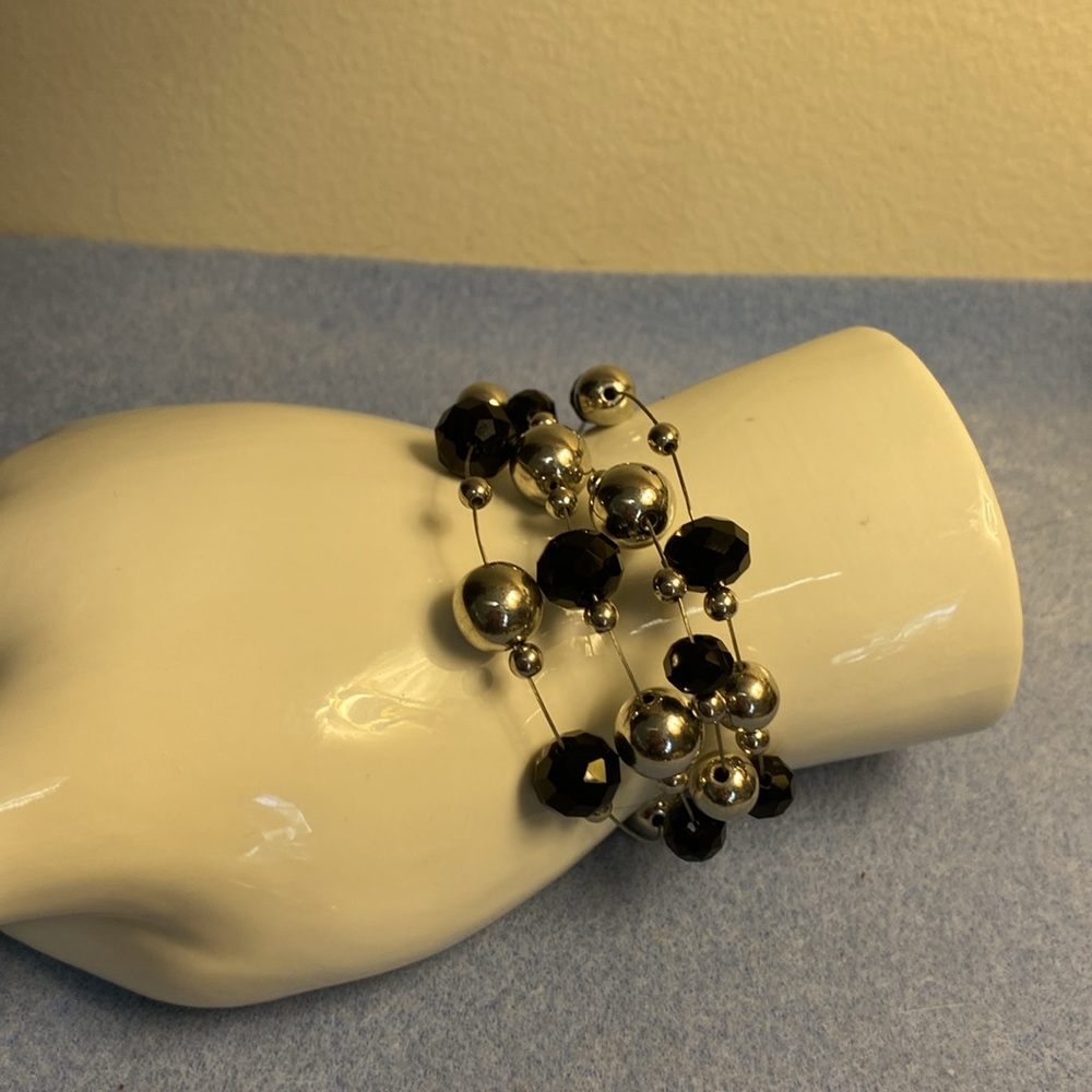 Floating beads bracelet